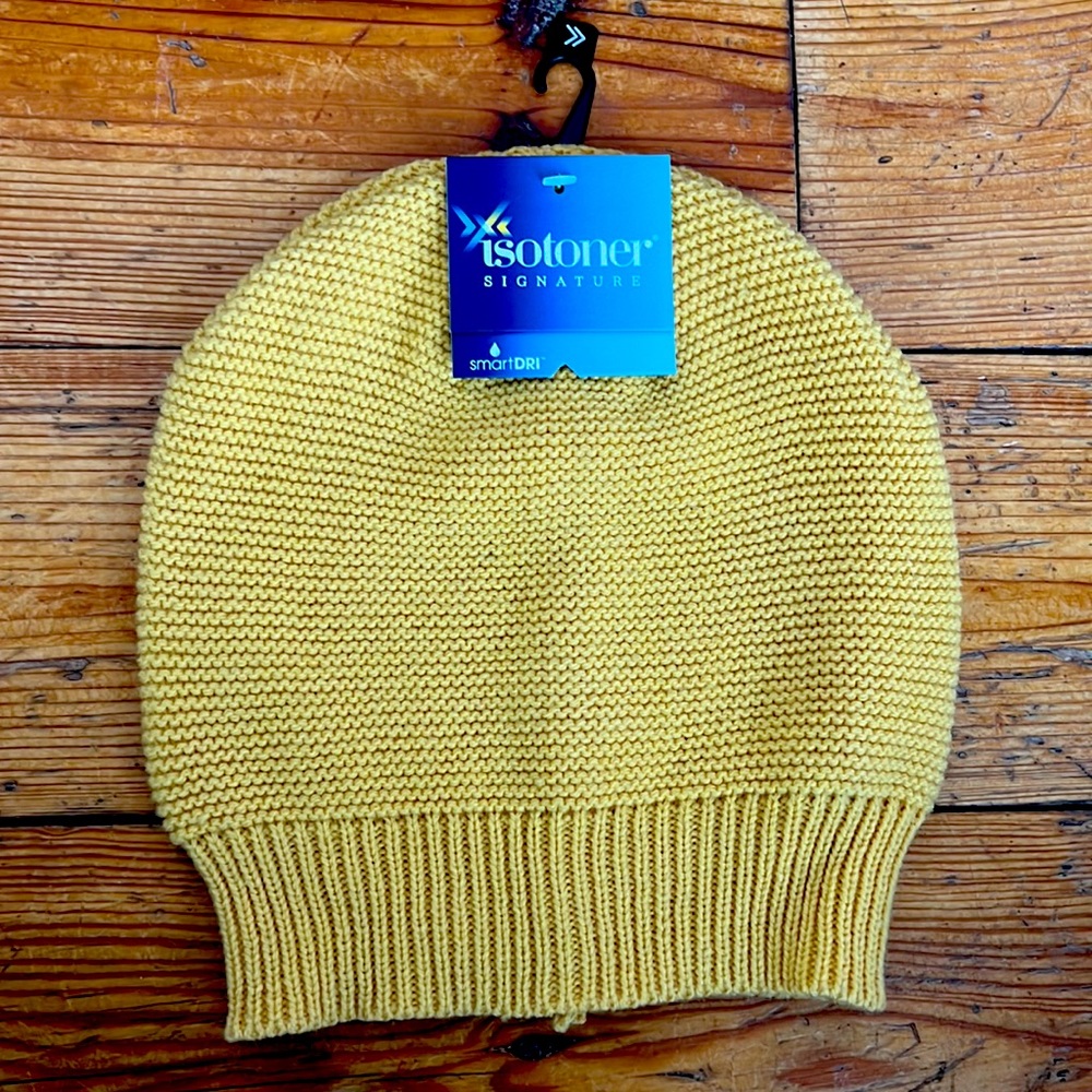Isotoner Signature yellow knit beanie NWT!